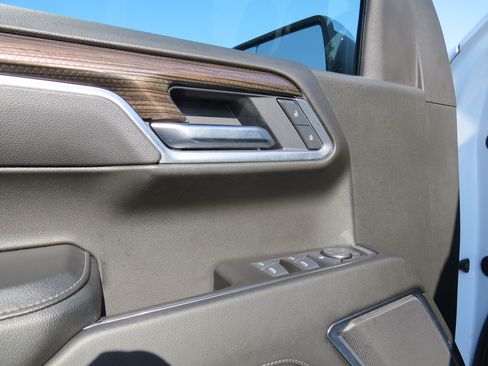 Used 2025 Chevrolet Silverado 1500 LT AWD/4WD image 21