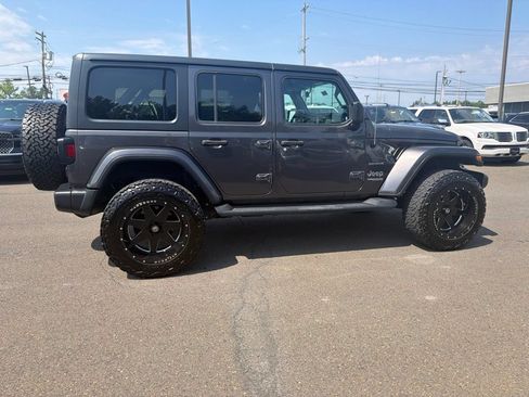 Used 2019 Jeep Wrangler Unlimited Sahara AWD/4WD image 6