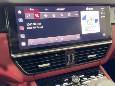 Certified 2022 Porsche Cayenne Platinum Edition image 23