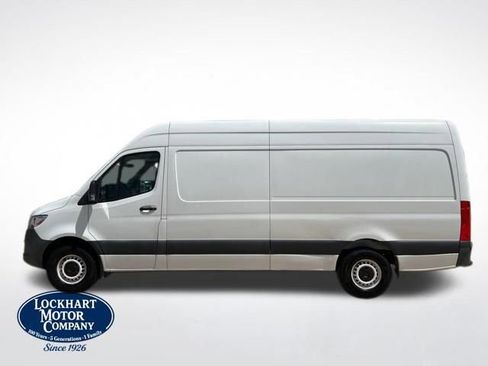 Used 2019 Freightliner Sprinter 170 RWD image 4