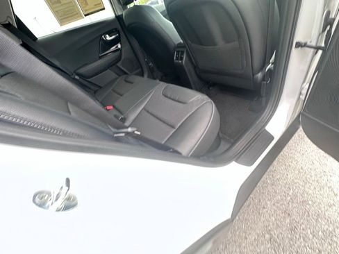 Certified 2022 Kia Niro EX FWD image 27