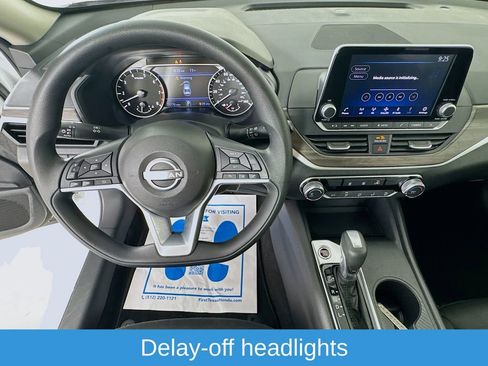 Used 2025 Nissan Altima 2.5 SV FWD image 12