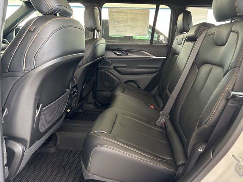 New 2026 Jeep Grand Cherokee Limited AWD/4WD image 16