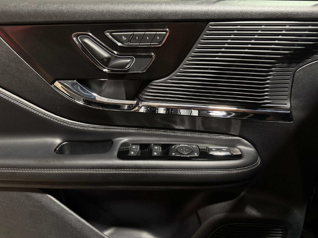 Certified 2022 Lincoln Corsair AWD w/ Premium Package image 9