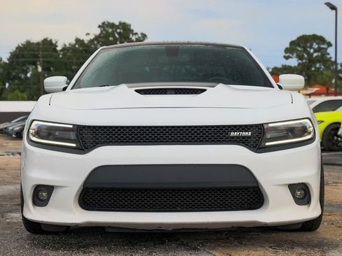 Used 2017 Dodge Charger R/T image 19
