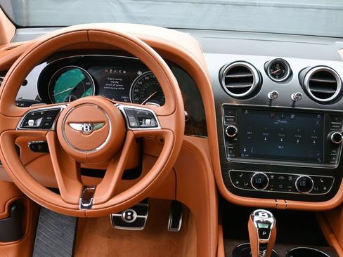 Used 2019 Bentley Bentayga AWD/4WD image 11