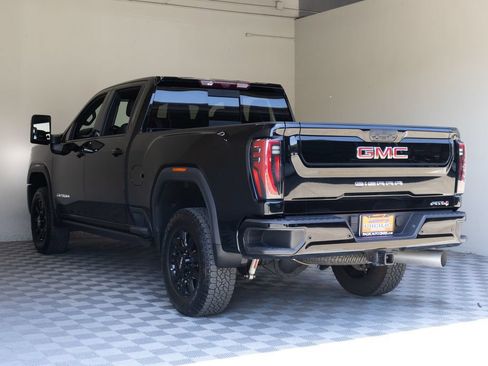 Used 2024 GMC Sierra 2500 AT4 w/ AT4 Premium Plus Package AWD/4WD image 17