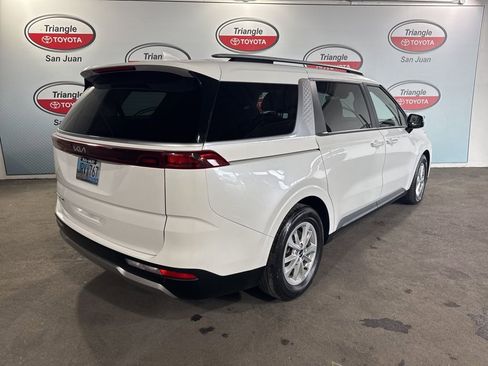 Used 2022 Kia Carnival LX image 4