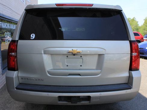 Used 2017 Chevrolet Suburban LT image 8