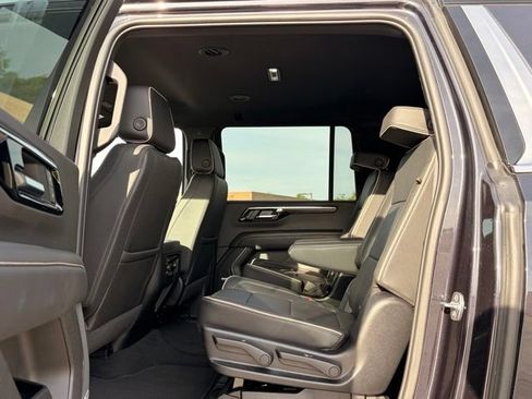 Used 2026 Chevrolet Suburban Premier AWD/4WD image 11
