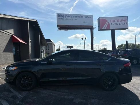 Used 2020 Ford Fusion SE w/ Equipment Group 151A FWD image 2