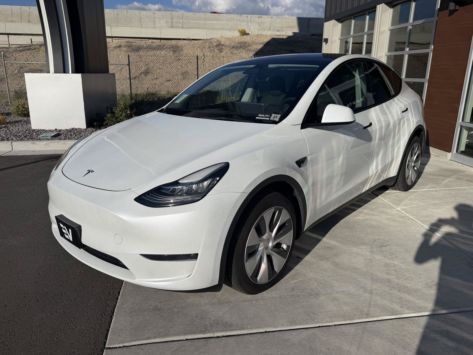 Used 2023 Tesla Model Y Long Range AWD/4WD image 4