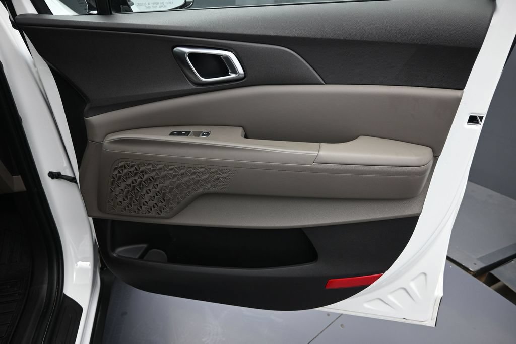 Certified 2026 Kia Carnival EX FWD image 36