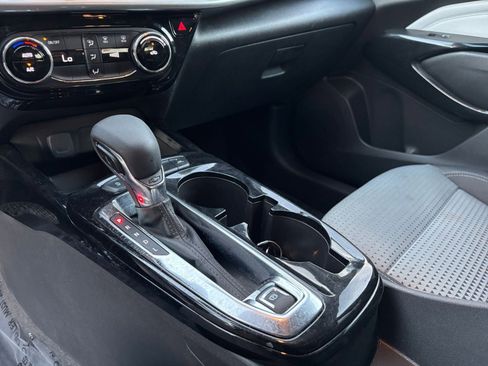 Used 2025 Chevrolet Trax LT image 40