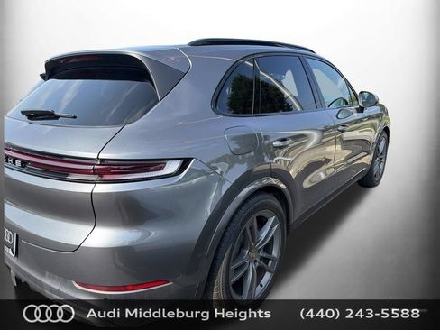 Used 2024 Porsche Cayenne AWD/4WD image 3