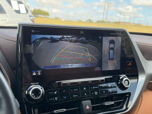 Used 2022 Toyota Highlander Platinum image 22