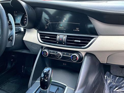 Used 2018 Alfa Romeo Giulia Ti Sport w/ Quick Order Package 22S Sport AWD/4WD image 33