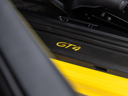 Certified 2016 Porsche Cayman GT4 RWD image 28