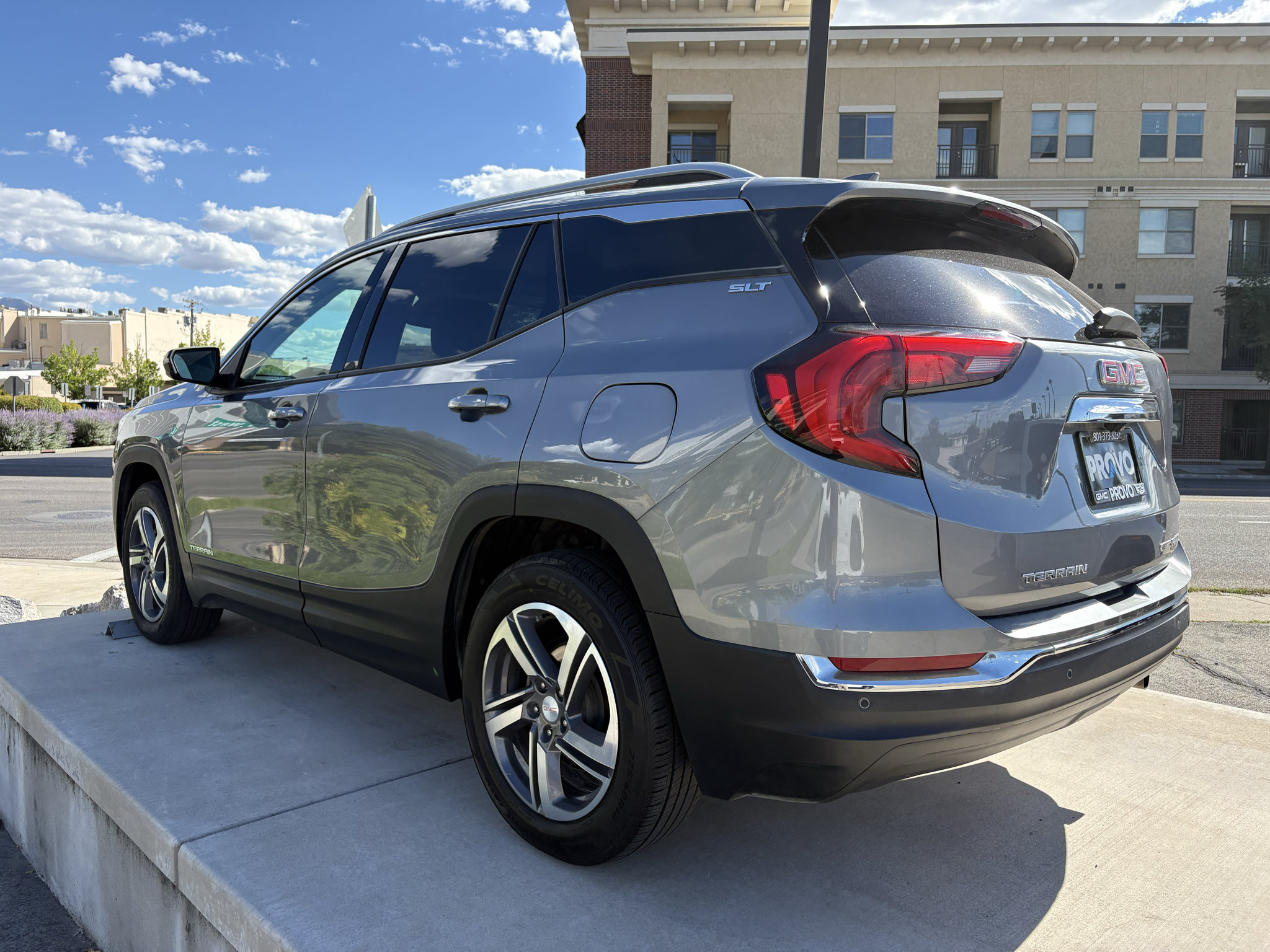 Used 2019 GMC Terrain SLT w/ Infotainment Package II AWD/4WD image 13