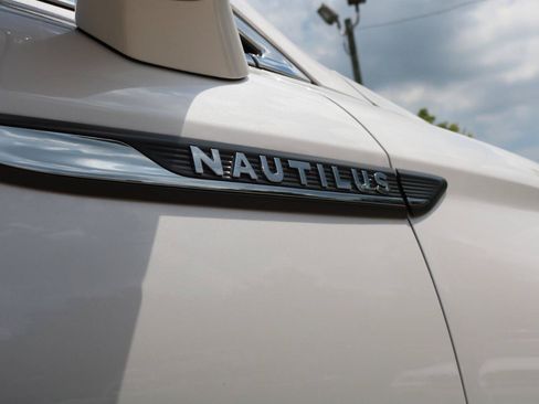 Used 2019 Lincoln Nautilus FWD image 7