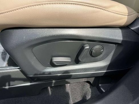 Used 2020 Ford Explorer XLT w/ Equipment Group 202A AWD/4WD image 32
