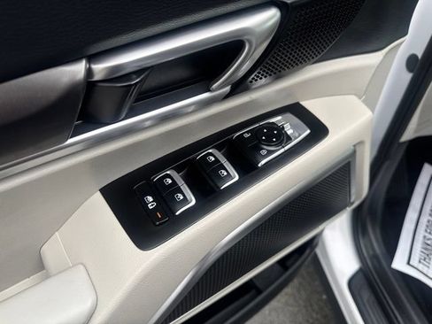 Used 2024 Kia Telluride S FWD image 11