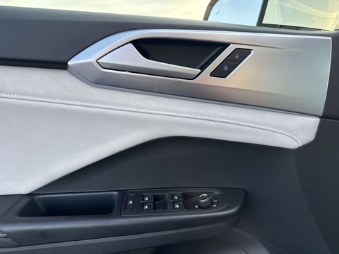 New 2026 Volkswagen Taos SE AWD/4WD image 13