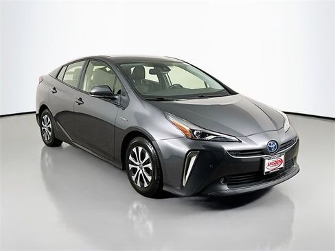 Used 2021 Toyota Prius XLE image 12
