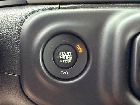 Used 2021 Jeep Gladiator Sport image 19