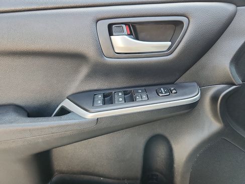 Used 2017 Toyota Camry SE FWD image 12