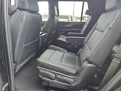 Used 2025 GMC Yukon Denali AWD/4WD image 14