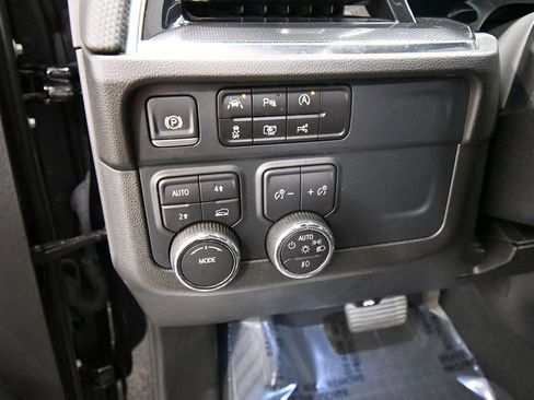 Used 2025 Chevrolet Suburban RST AWD/4WD image 19