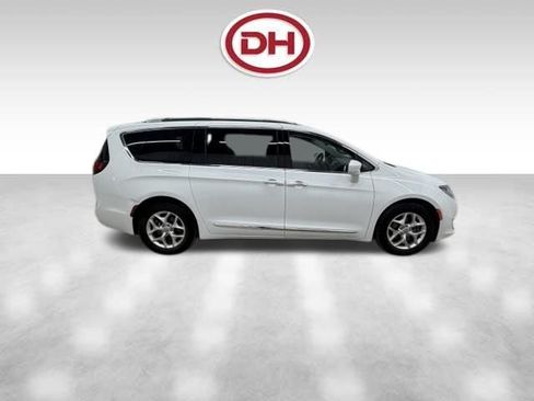 Used 2020 Chrysler Pacifica Touring-L Plus w/ Tire & Wheel Group FWD image 2