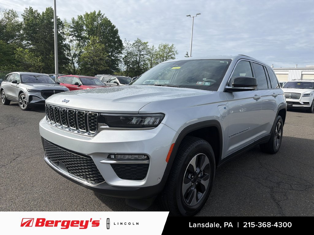 Used 2022 Jeep Grand Cherokee Limited 4xe w/ Luxury Tech Group II AWD/4WD image 1