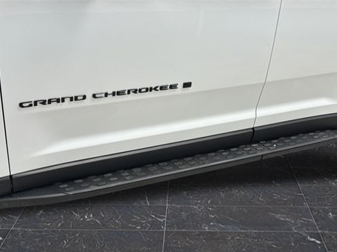 Used 2024 Jeep Grand Cherokee Limited w/ Luxury Tech Group II AWD/4WD image 41