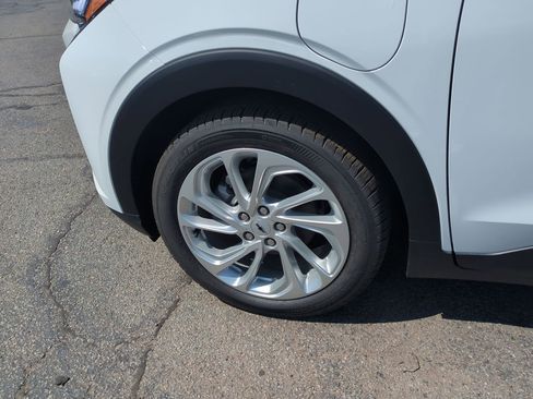 New 2027 Chevrolet Bolt LT w/ Comfort Package FWD image 31