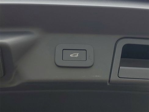 New 2026 Land Rover Range Rover Velar Dynamic SE image 35