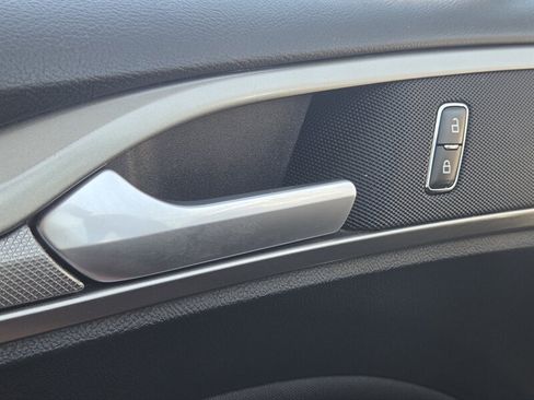 Used 2019 Ford Fusion SE FWD image 27