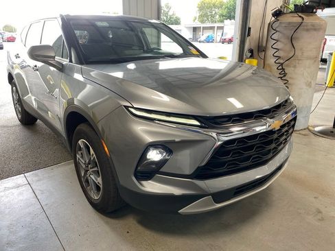 Used 2025 Chevrolet Blazer LT FWD image 1