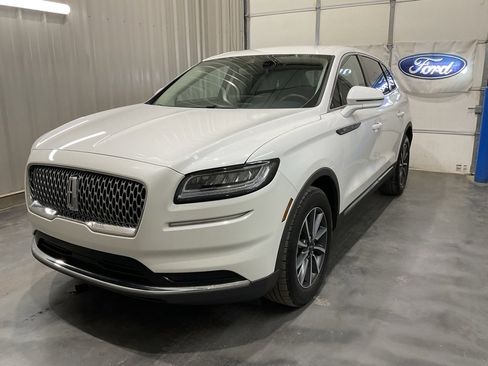 Used 2022 Lincoln Nautilus FWD image 3