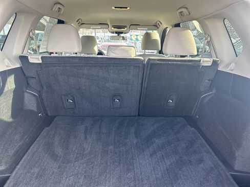 Used 2025 Nissan Rogue SV image 9