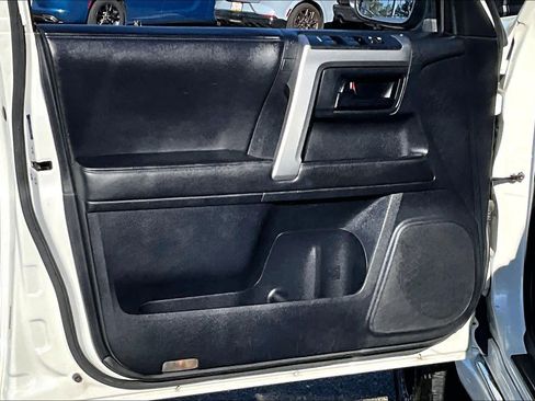 Used 2010 Toyota 4Runner Limited image 21