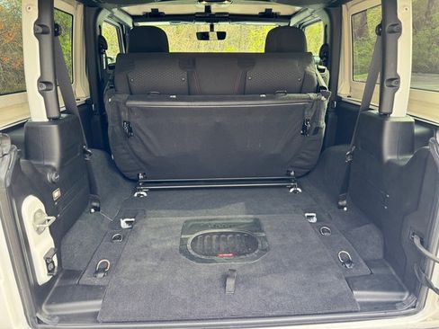 Used 2022 Jeep Wrangler Rubicon w/ Cold Weather Group image 14