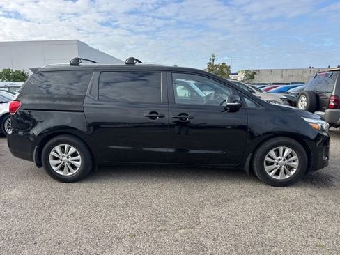 Used 2016 Kia Sedona LX w/ LX Essentials Premium Package FWD image 4
