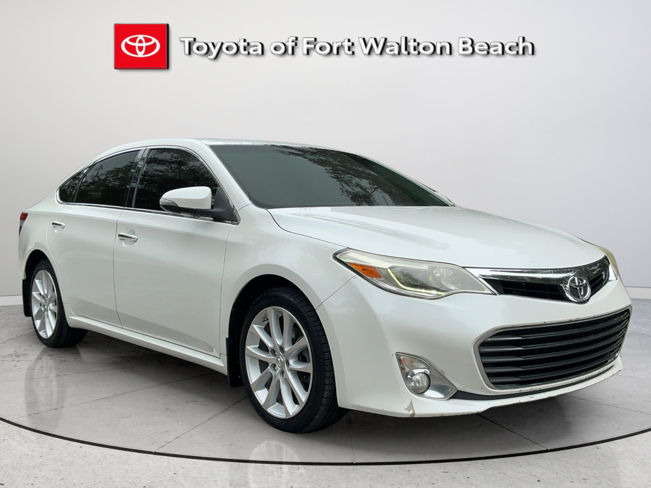 Used 2015 Toyota Avalon Limited FWD image 2
