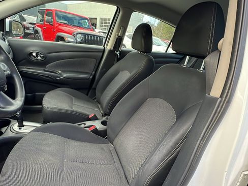 Used 2014 Nissan Versa SV image 17