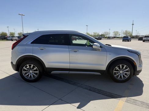 Used 2021 Cadillac XT4 Premium Luxury AWD/4WD image 3