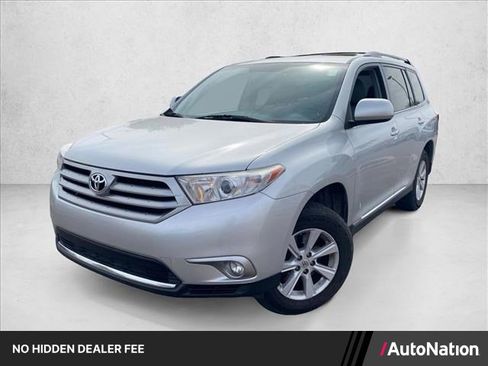 Used 2013 Toyota Highlander SE FWD image 1