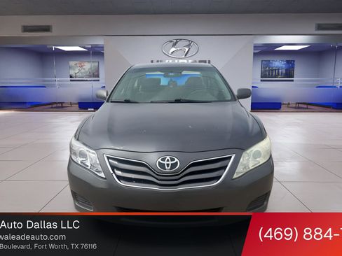 Used 2010 Toyota Camry LE FWD image 1