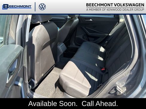 Used 2024 Volkswagen Jetta SE w/ Panoramic Sunroof Package FWD image 4